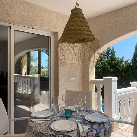 Agradable Con Piscina Y Vistas Al Mar Villa Calpe