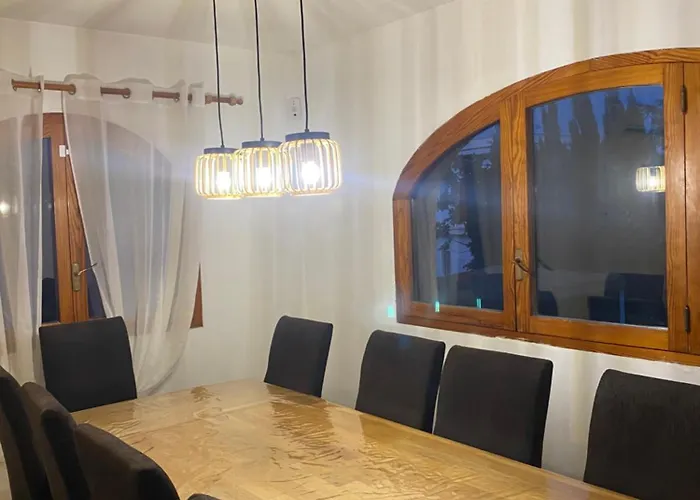 Agradable Con Piscina Y Vistas Al Mar