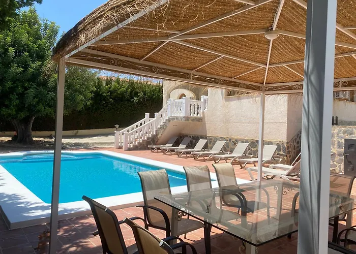 Agradable Con Piscina Y Vistas Al Mar Calpe